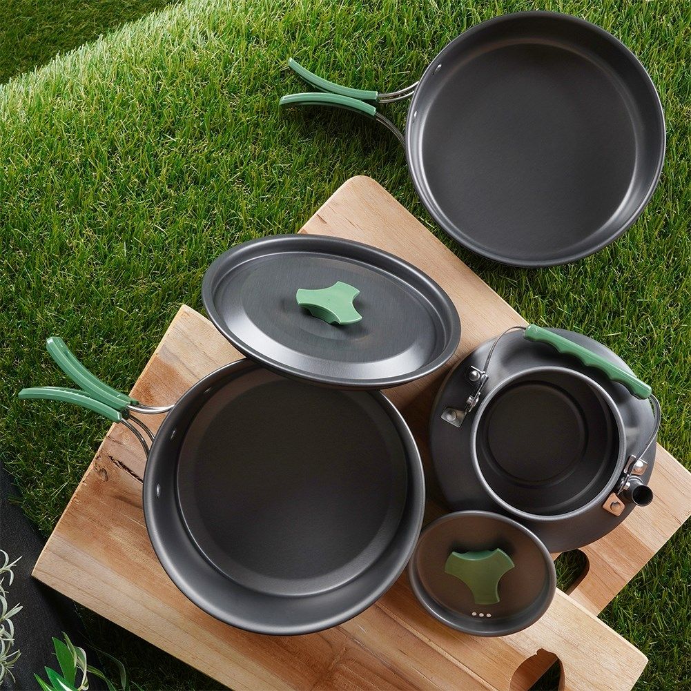 Compact camping kitchen set: pot, frying pan, kettle