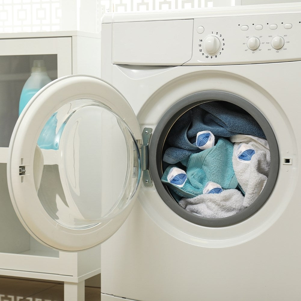 Complete set of 8 reusable laundry balls