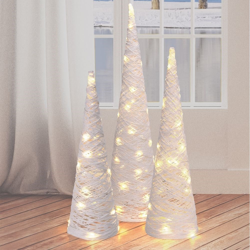 Conformed Christmas tree 78 cm with 40 LED lights