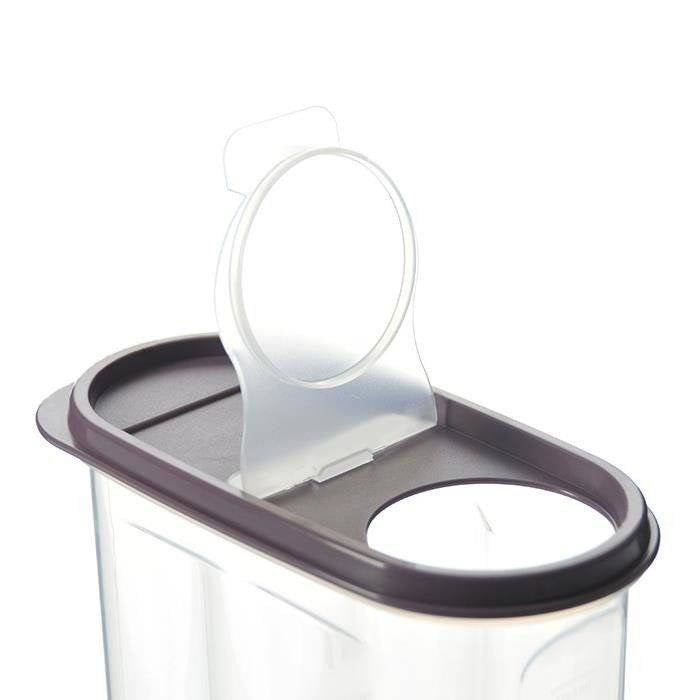 Container with dosing lid for dry goods
