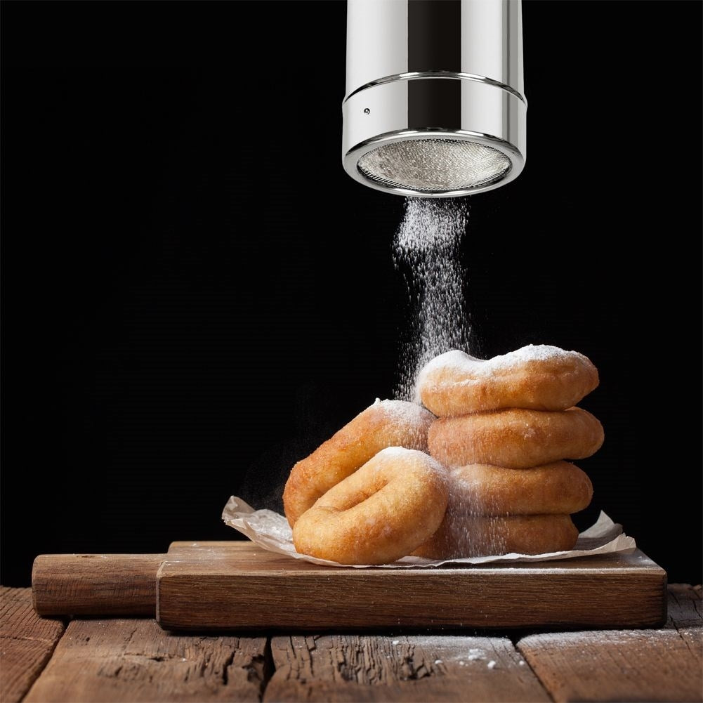Container with strainer & lid for icing sugar, cocoa, coffee, sprinkles