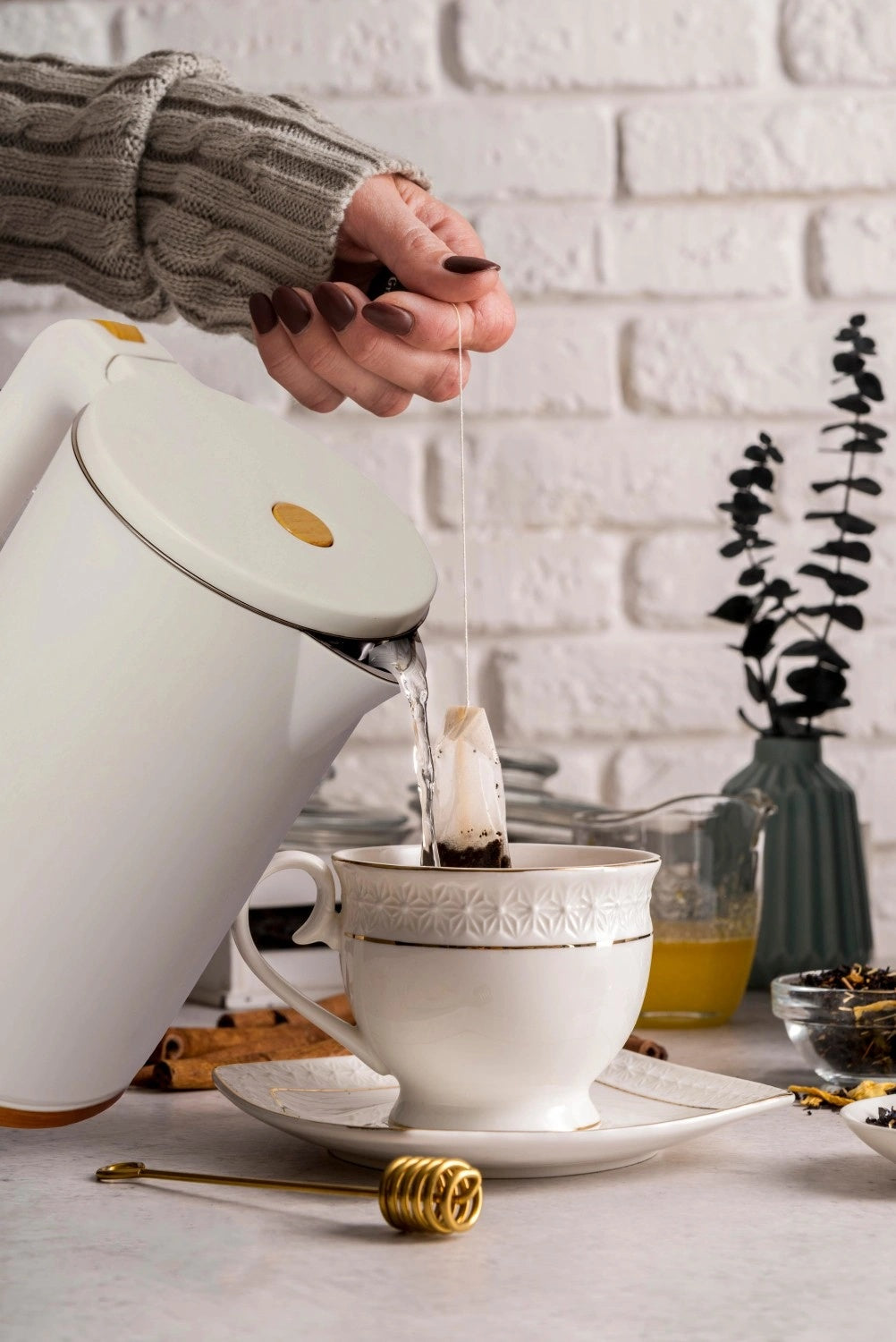 Cordless Electric Kettle 1.7L 1500W Travel-Friendly