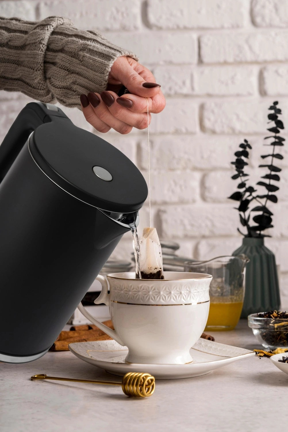 Cordless Electric Travel Kettle, 1.7L, 1500W, Black