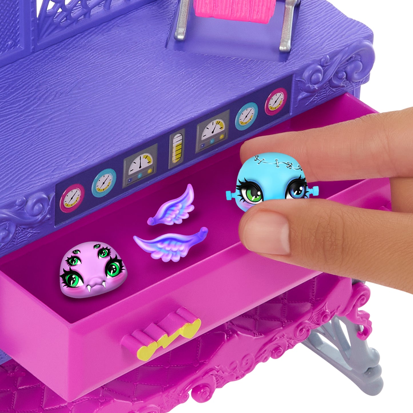 Create Your Own Monster Pet Playset with Frankie Stein