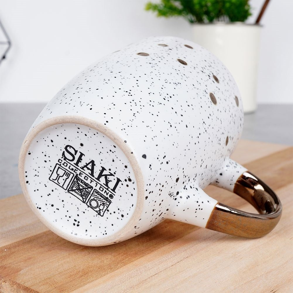 Cup in Ceramic with Dotted Pattern in Black and Gold
