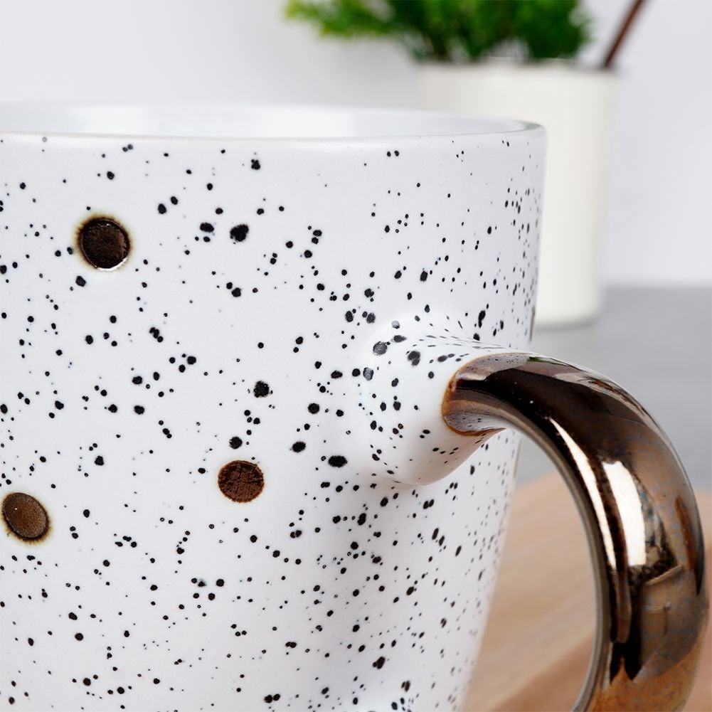 Cup in Ceramic with Dotted Pattern in Black and Gold