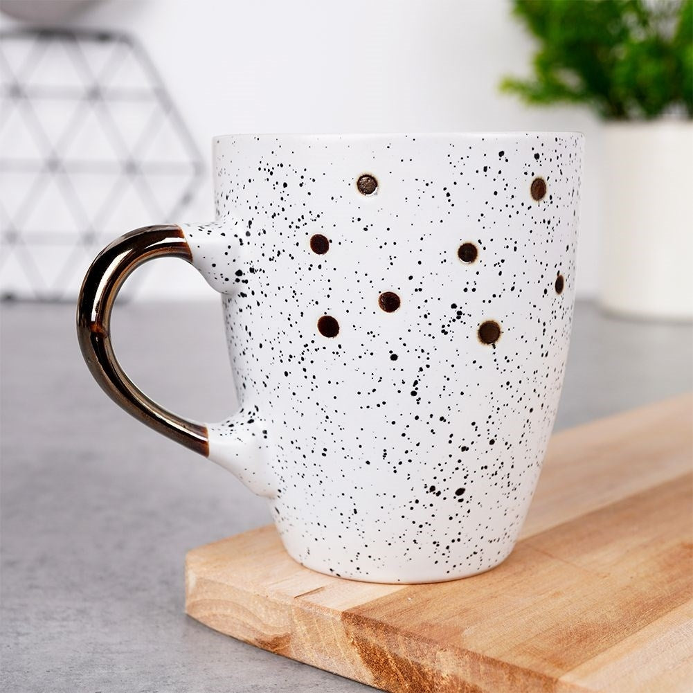 Cup in Ceramic with Dotted Pattern in Black and Gold