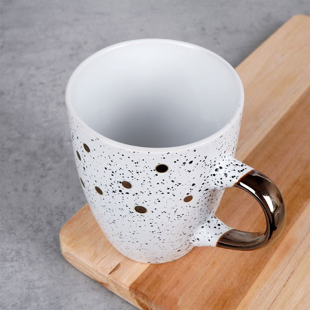 Cup in Ceramic with Dotted Pattern in Black and Gold