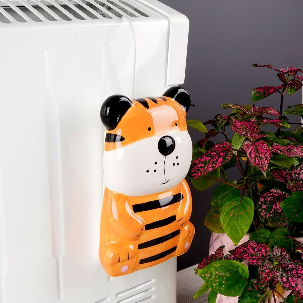 Cute tiger ceramic humidifier for children's rooms, hangs on elements