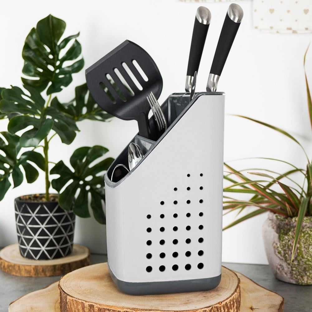 Cutlery and kitchen utensil container, spacious and practical