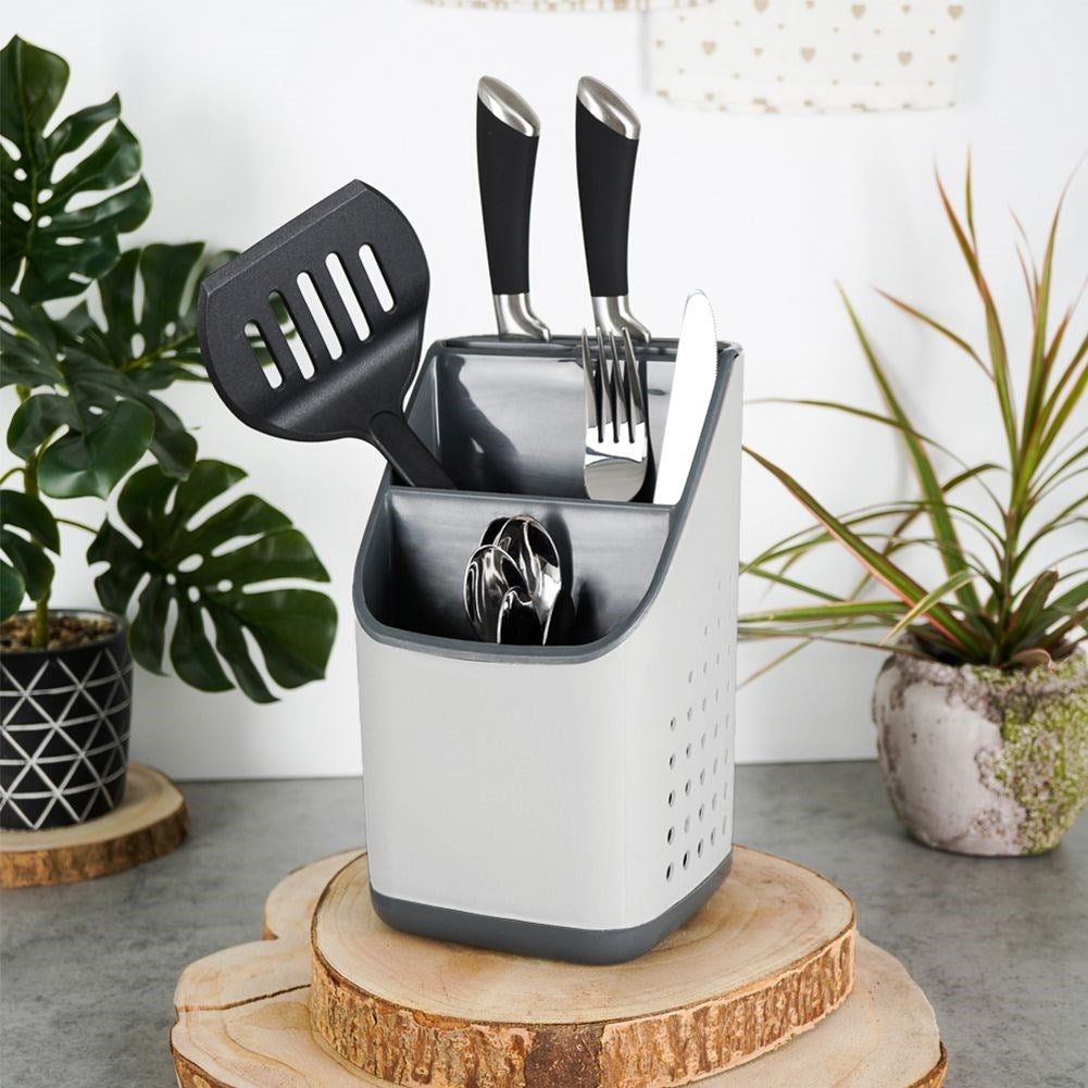 Cutlery and kitchen utensil container, spacious and practical