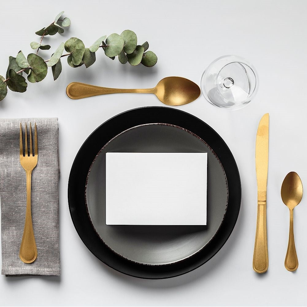 Cutlery in matt gold for 4 people
