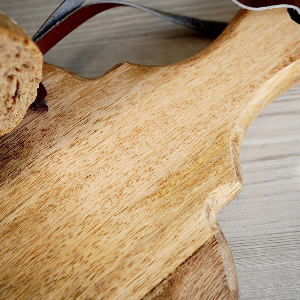 Cutting board and serving tray in mango wood with handle