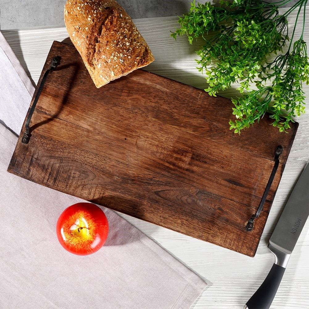 Cutting board in Exotic Mango wood with Rustic Design