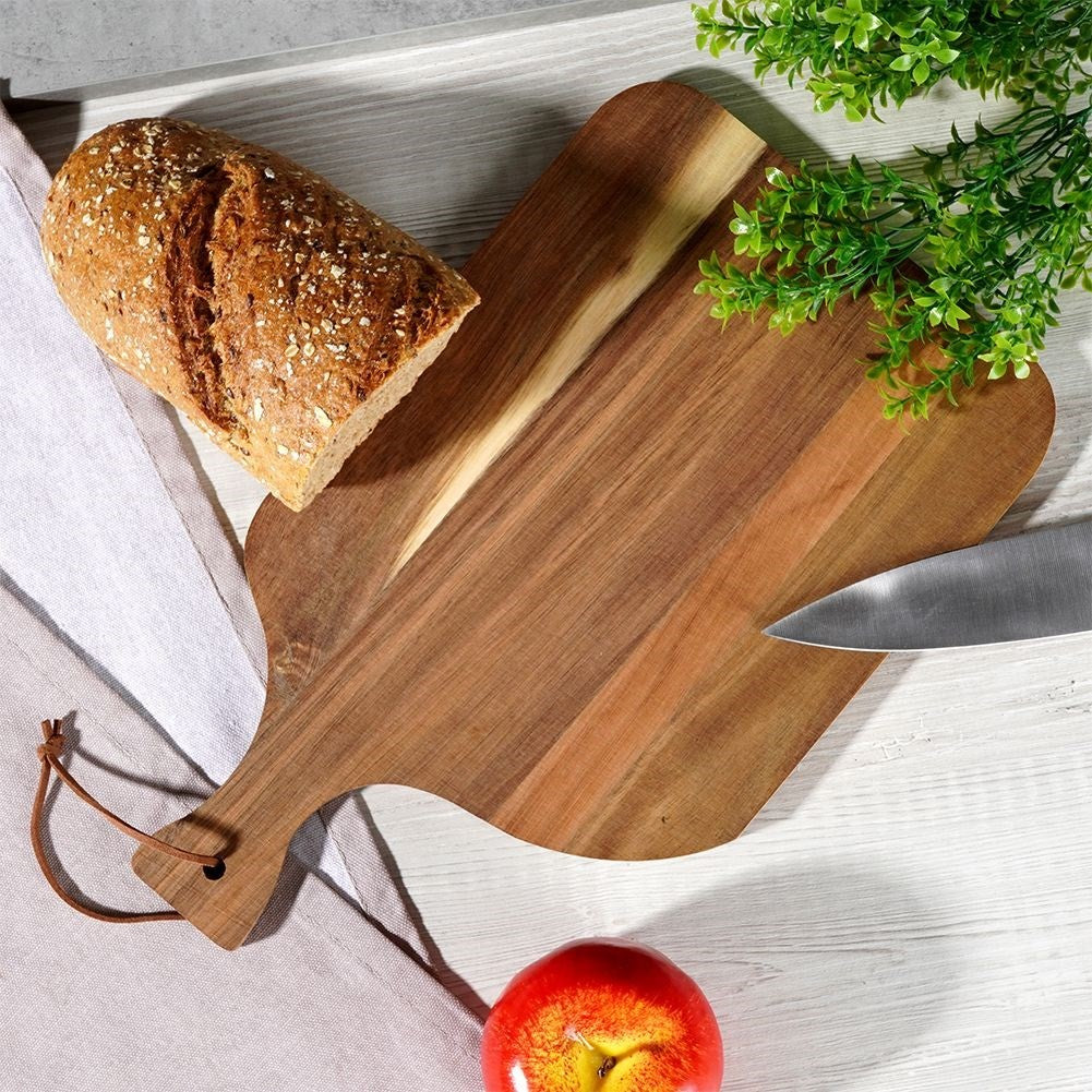 Cutting board in durable acacia wood with handle