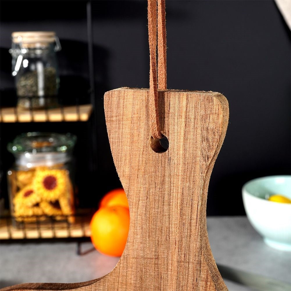 Cutting board in durable acacia wood with handle