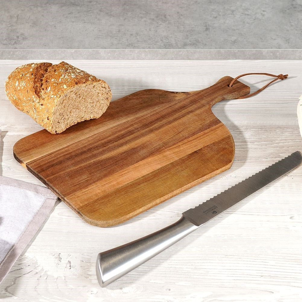 Cutting board in durable acacia wood with handle