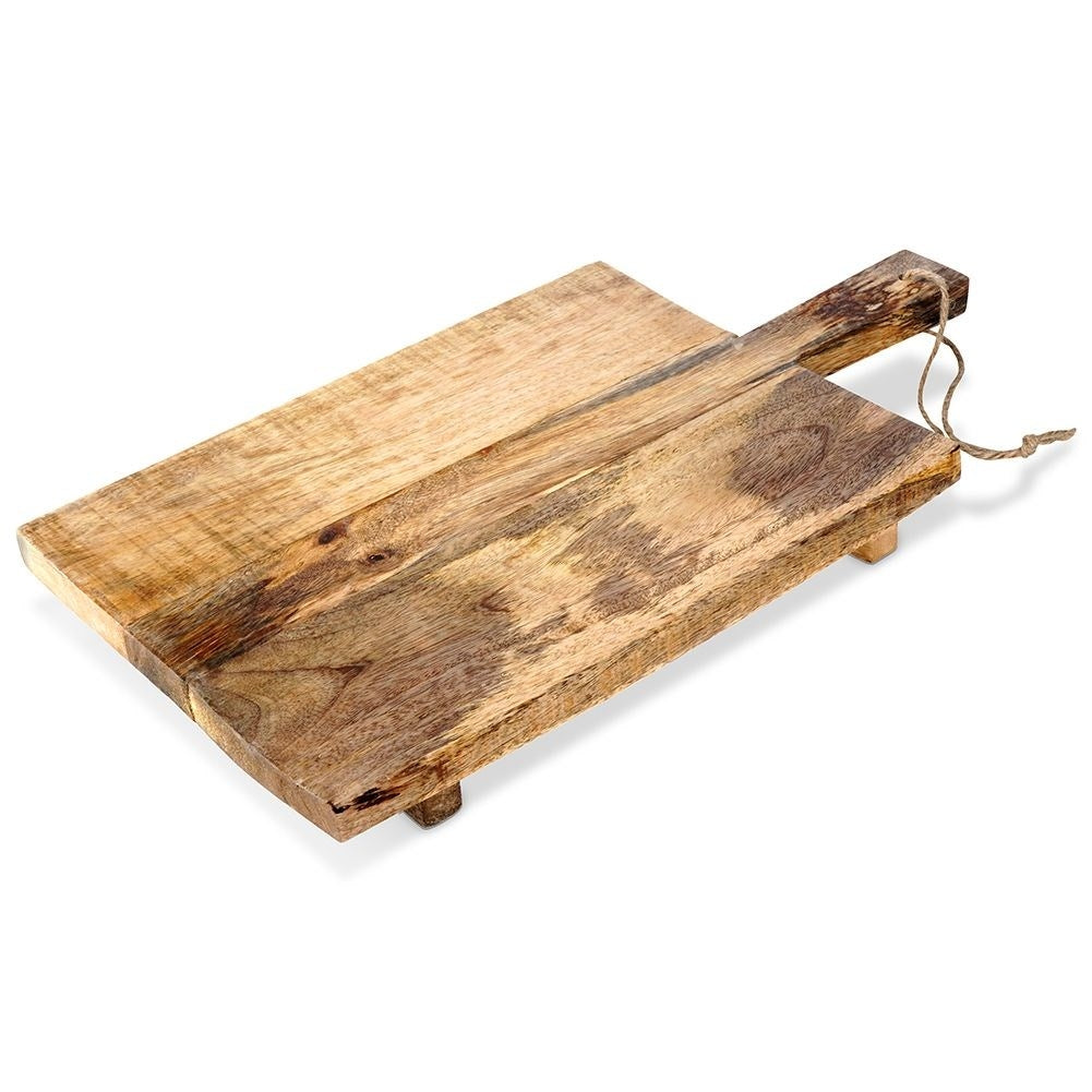 Cutting board in durable mango wood for cutting and serving