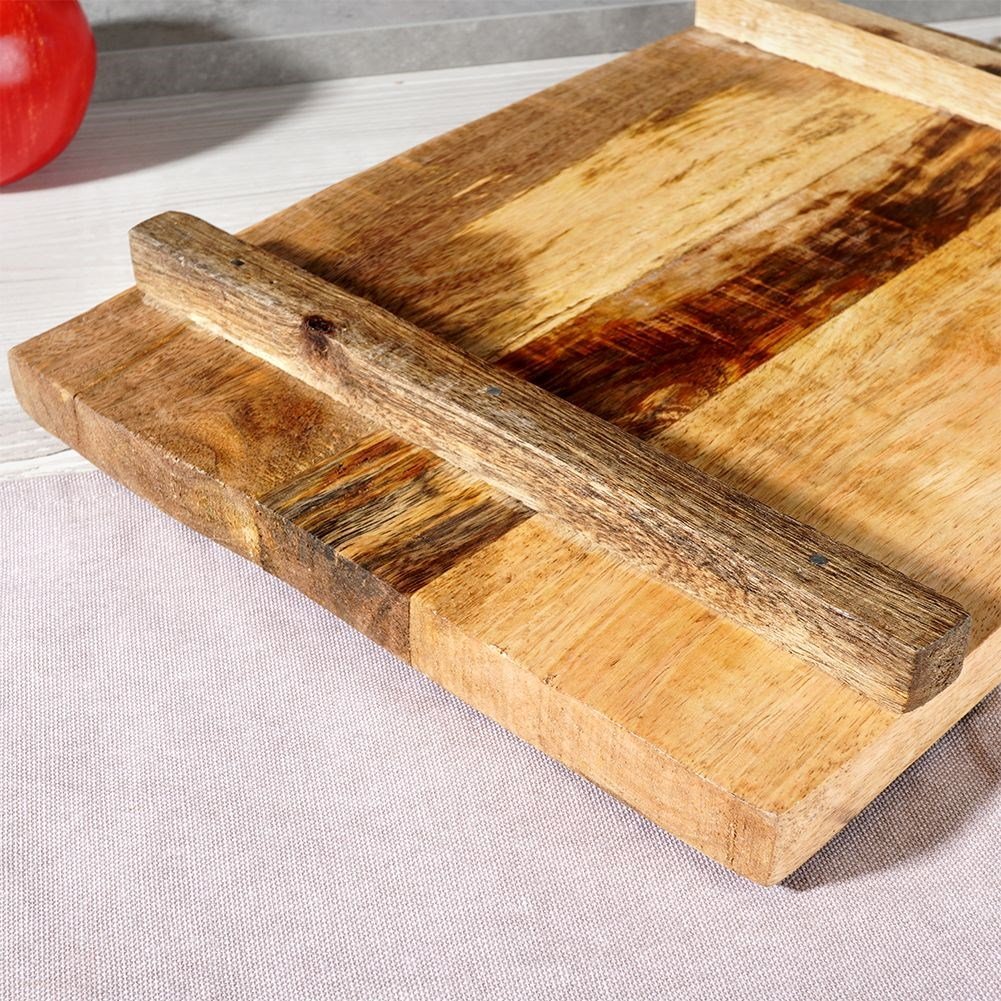 Cutting board in durable mango wood for cutting and serving