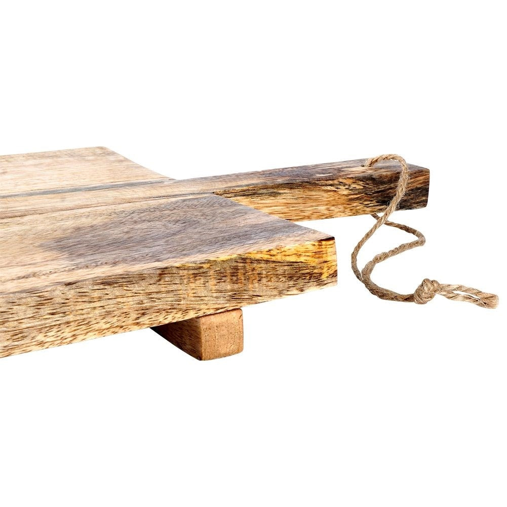 Cutting board in durable mango wood for cutting and serving