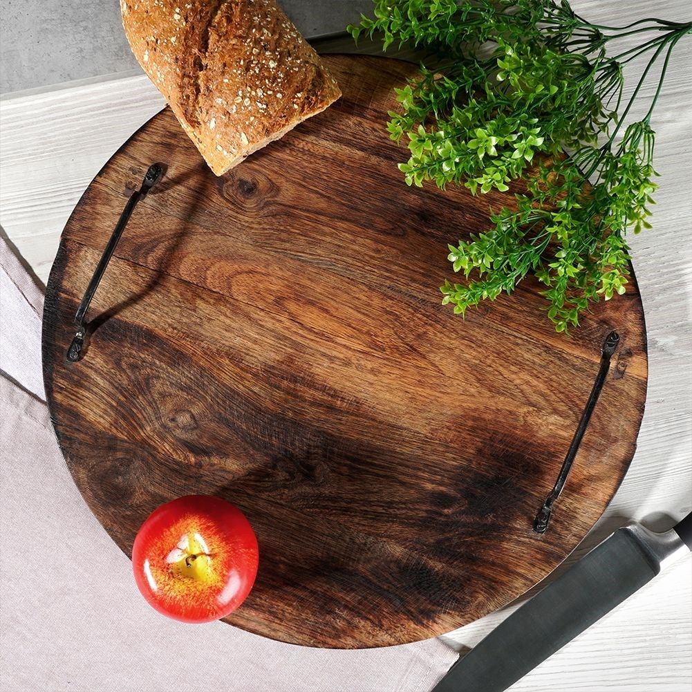 Cutting board in exotic mango wood with a unique design