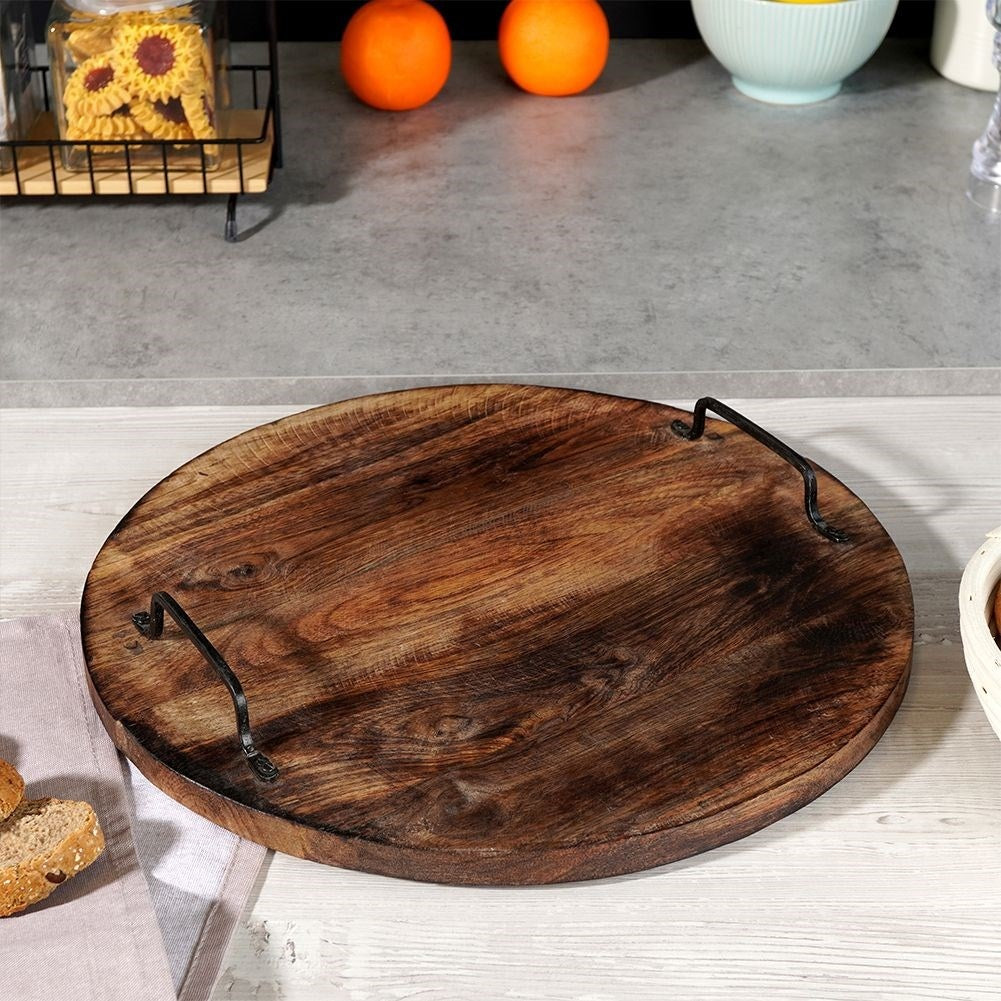 Cutting board in exotic mango wood with a unique design