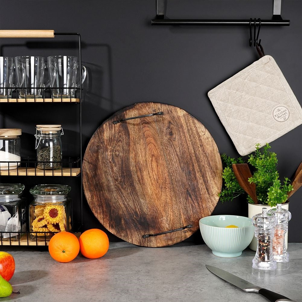 Cutting board in exotic mango wood with a unique design
