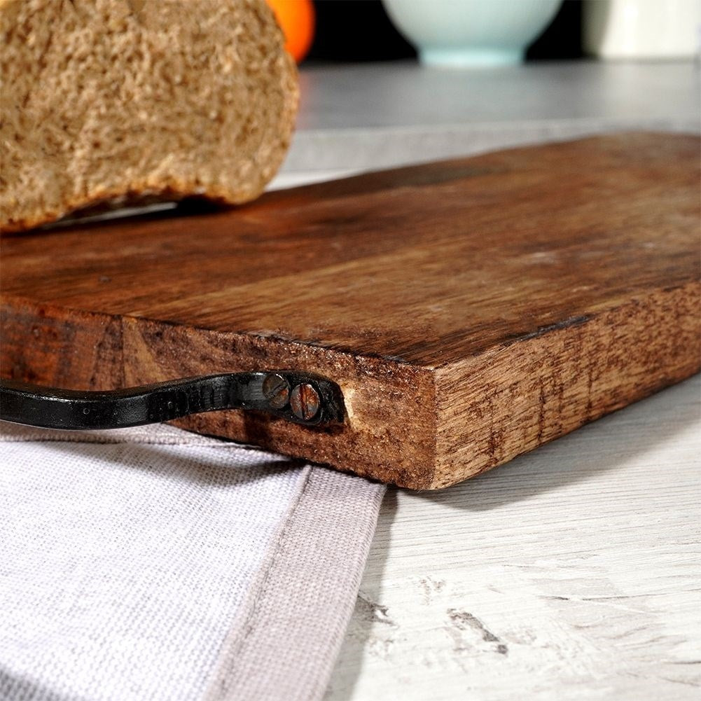 Cutting board in high-quality exotic mango wood