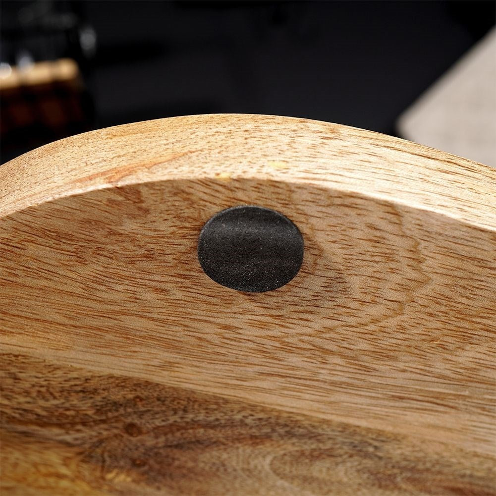 Cutting board in mango wood with a high edge and felt cushions