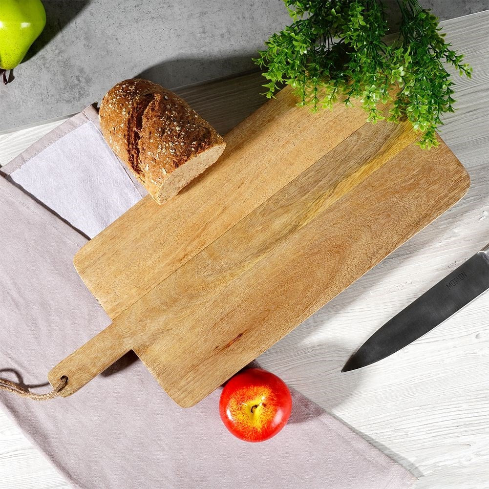 Cutting board in mango wood with handle and hanging cord