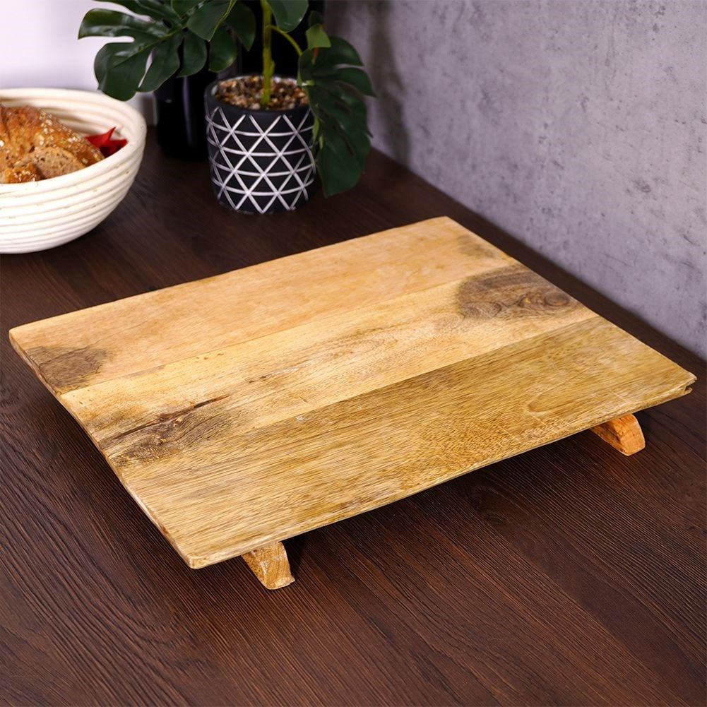 Cutting board in mango wood with raised construction