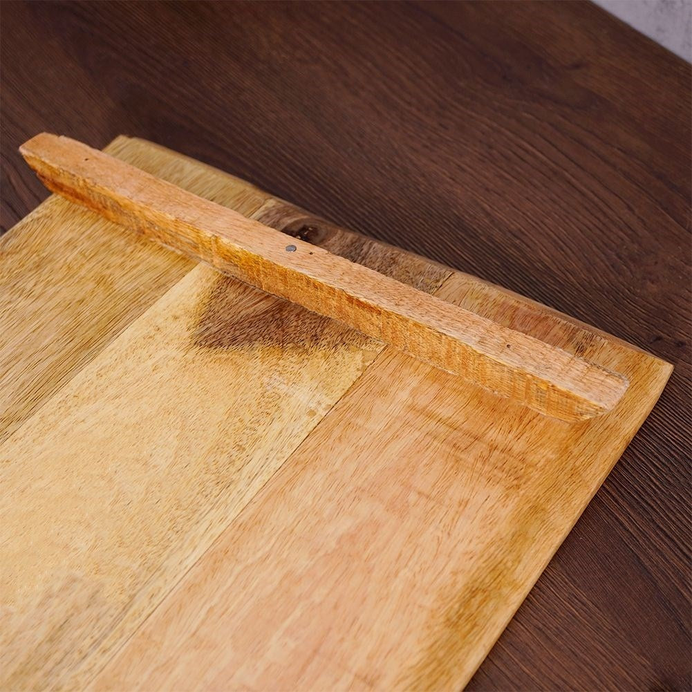 Cutting board in mango wood with raised construction