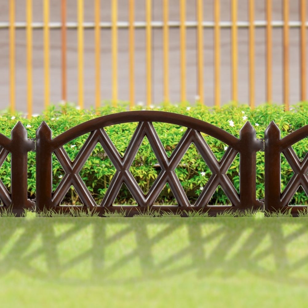 Decorative garden fences: Unique edging for plants, weather resistant