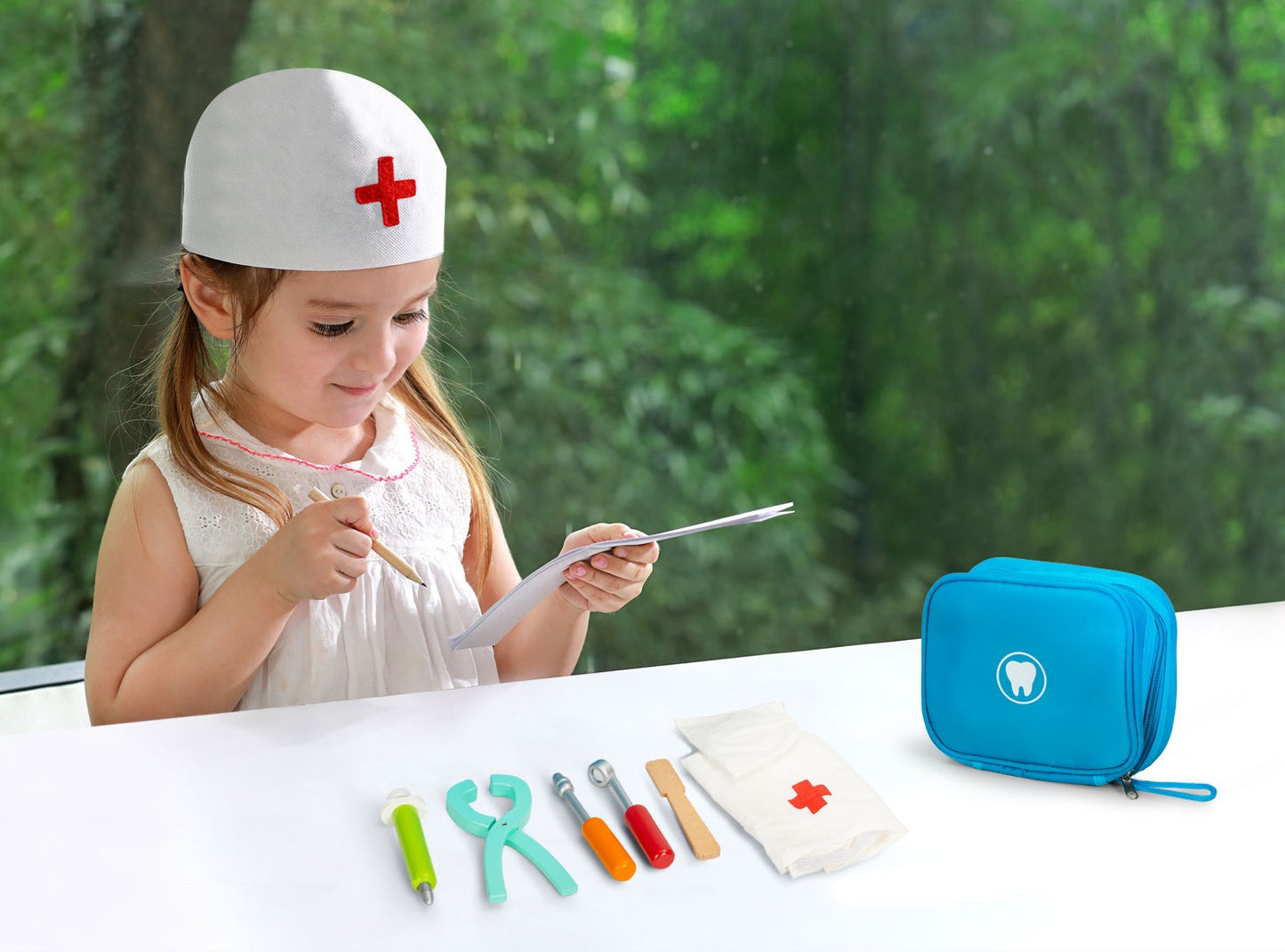 Dental set bag with 7 accessories for children