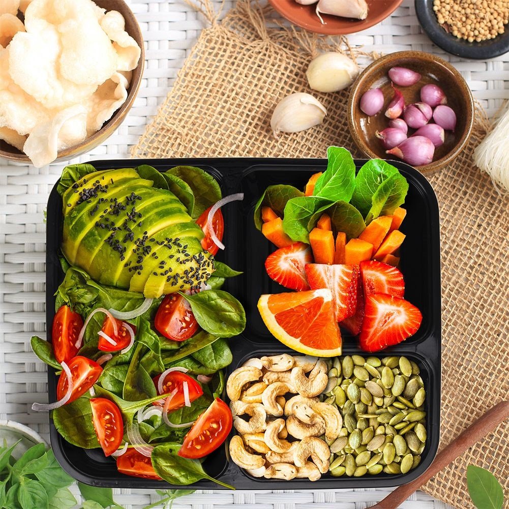 Divided lunchbox with three compartments, dishwasher, freezer, microwave safe