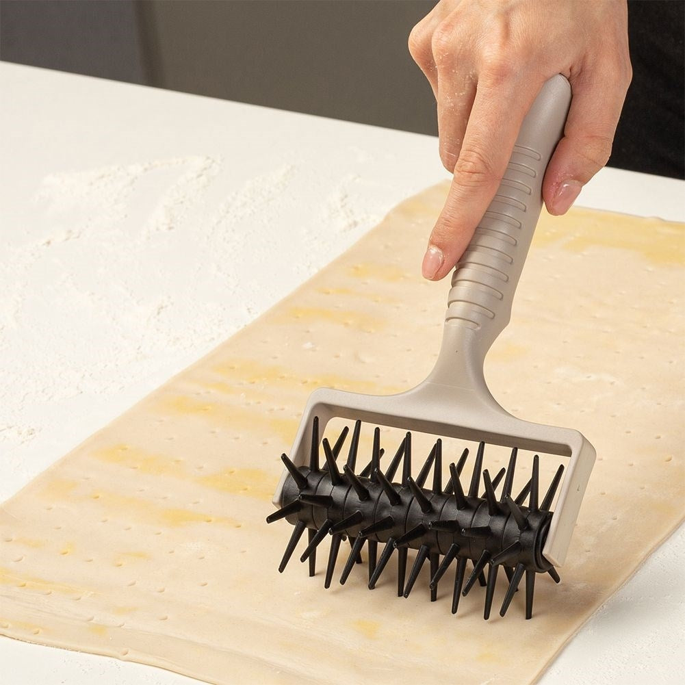 Dot roller: Perfect for even perforation of puff pastry and shortcrust pastry