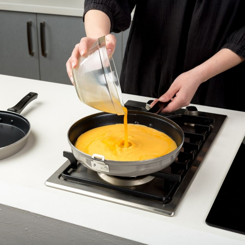 Double-acting Non-stick Frying Pan for Pancakes & Omelettes