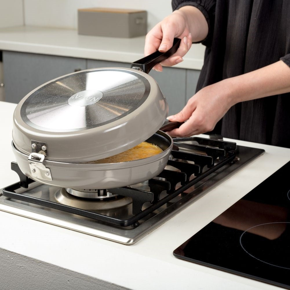 Double-acting Non-stick Frying Pan for Pancakes & Omelettes
