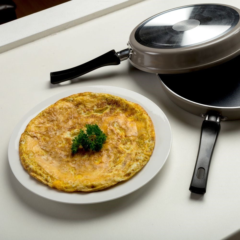 Double-acting Non-stick Frying Pan for Pancakes & Omelettes