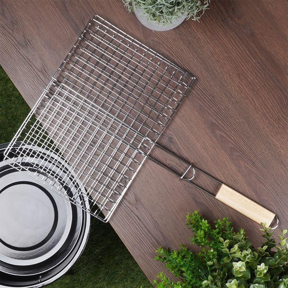 Double grill with lock and wooden handle for easy cooking