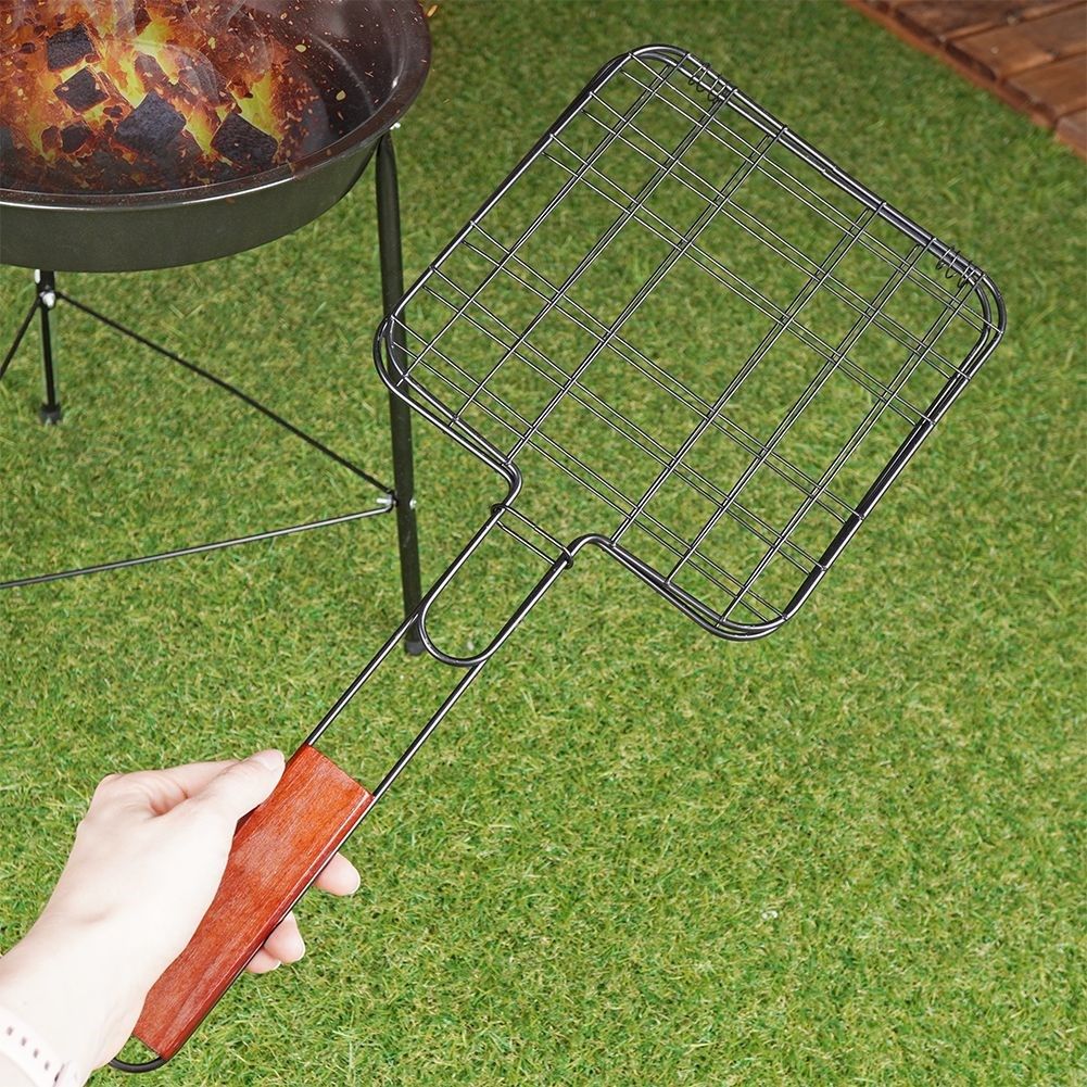 Double grill with wooden handle for easy turning of food