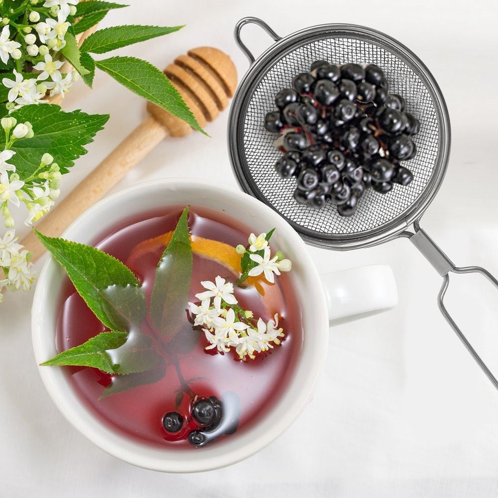 Double tea strainer in stainless steel with handle and fastening device