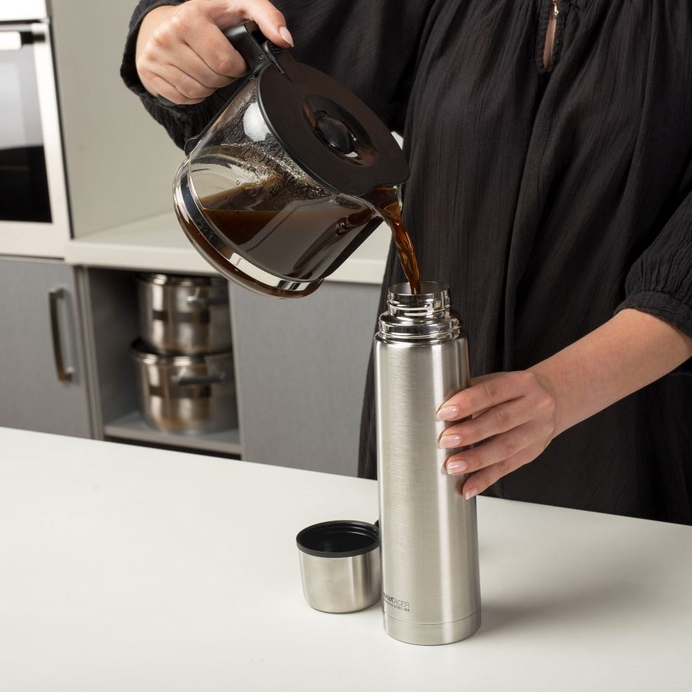 Double-walled stainless steel thermos with automatic cork