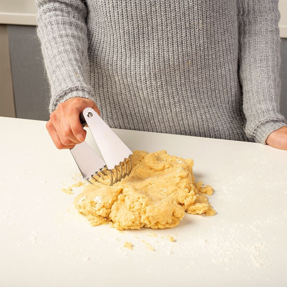 Dough mixer with 5 stainless blades and soft touch handle
