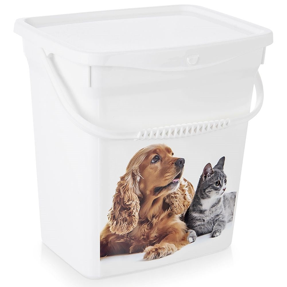 Dry food container with tight lid and handle for pets