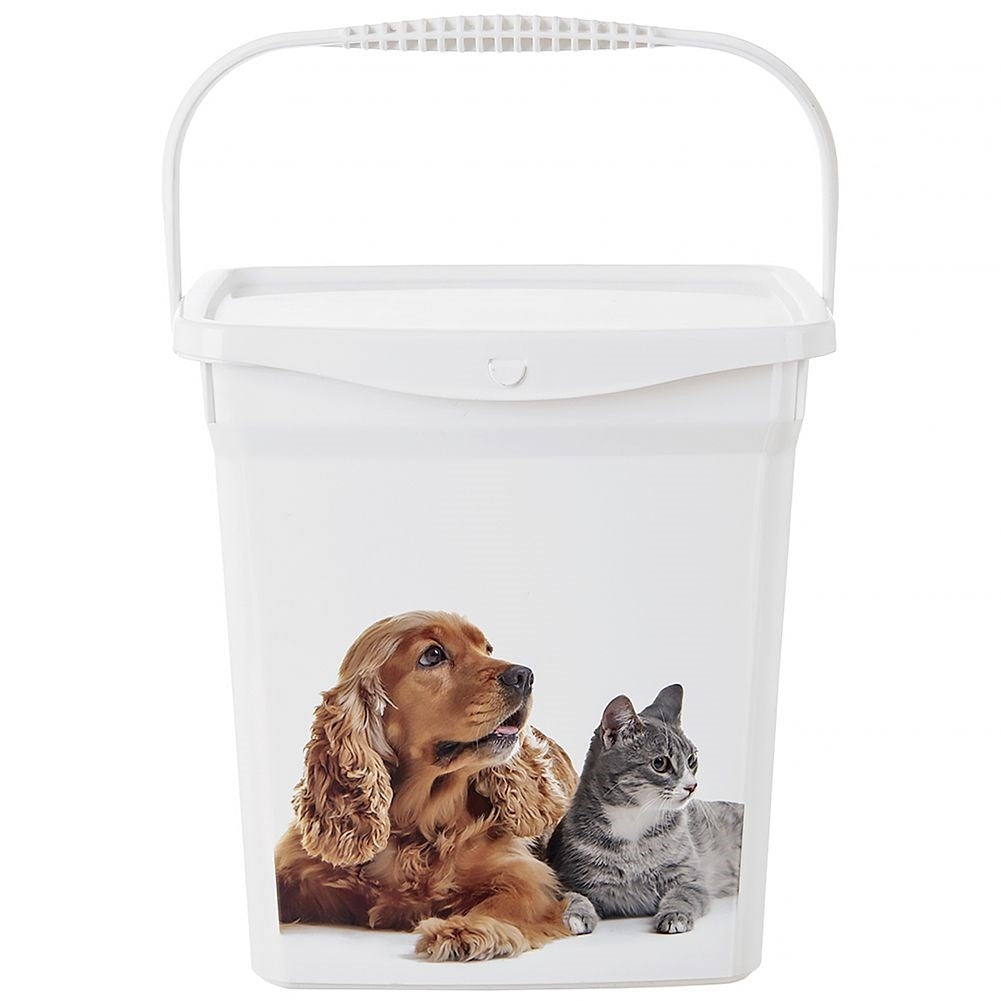 Dry food container with tight lid and handle for pets
