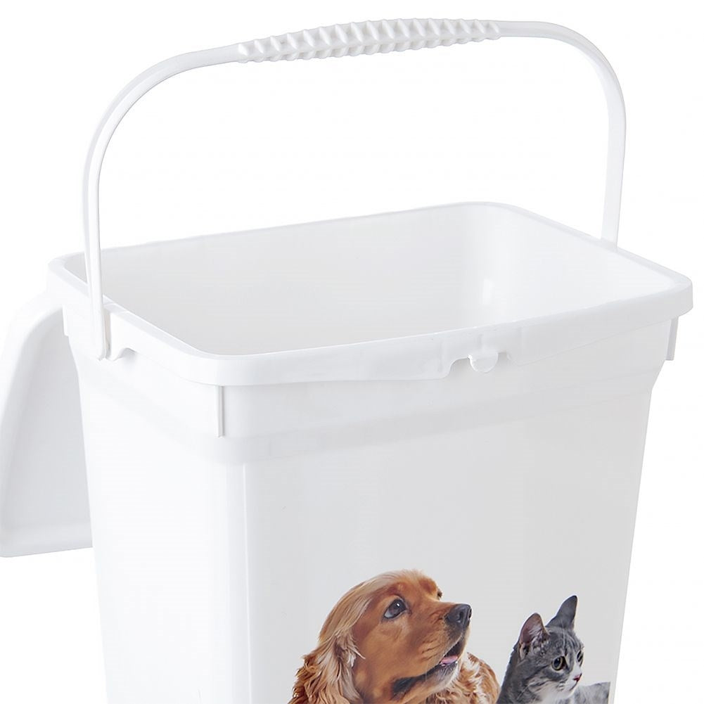 Dry food container with tight lid and handle for pets