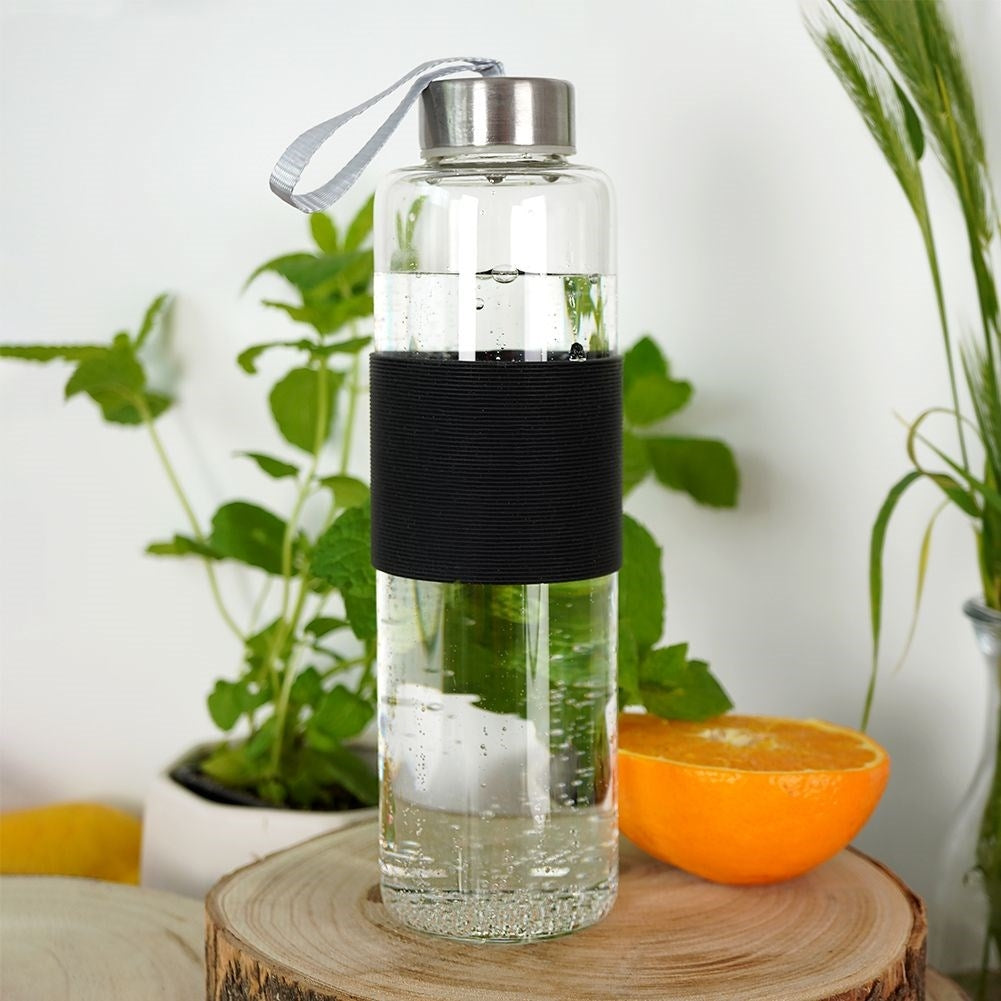 Durable 600 ml bottle in borosilicate glass with silicone protection
