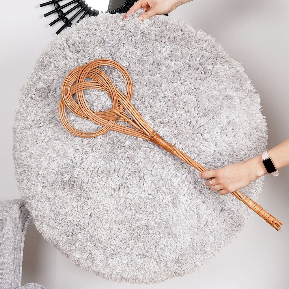 Durable carpet beater for carpets and rugs