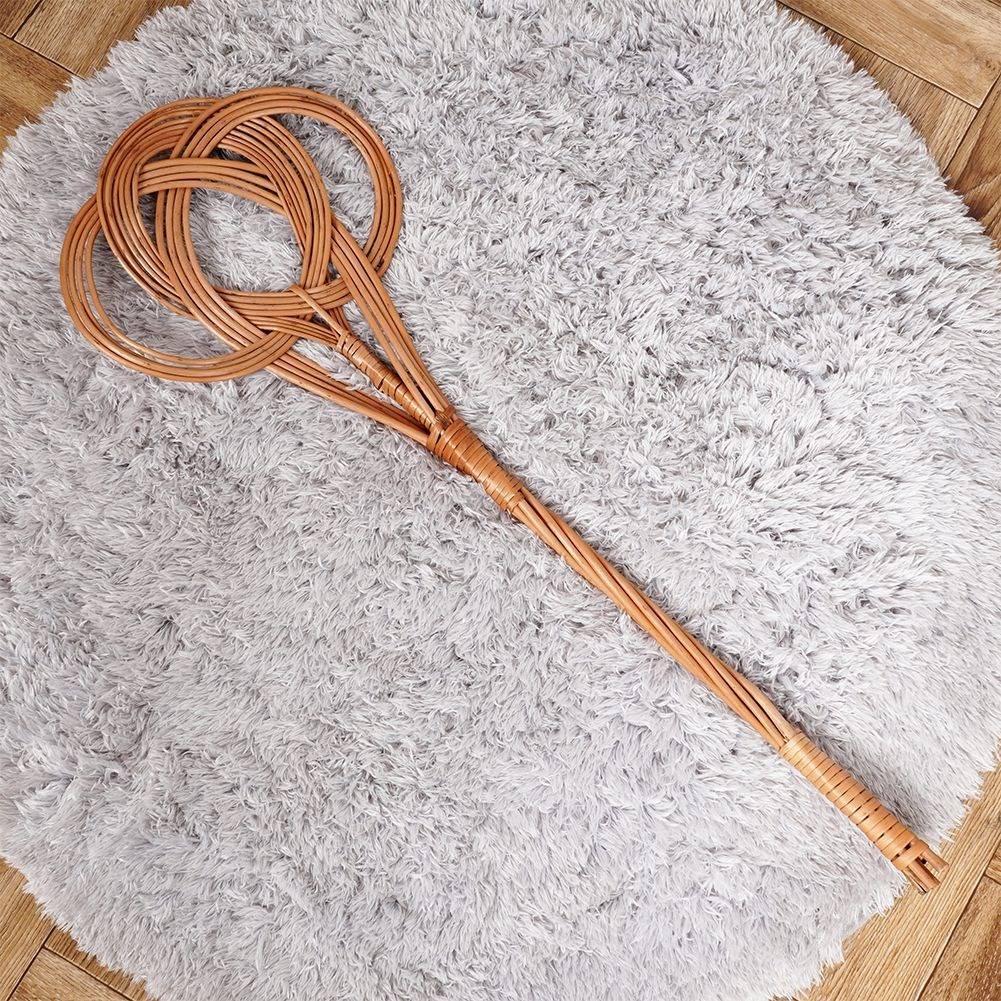 Durable carpet beater for carpets and rugs